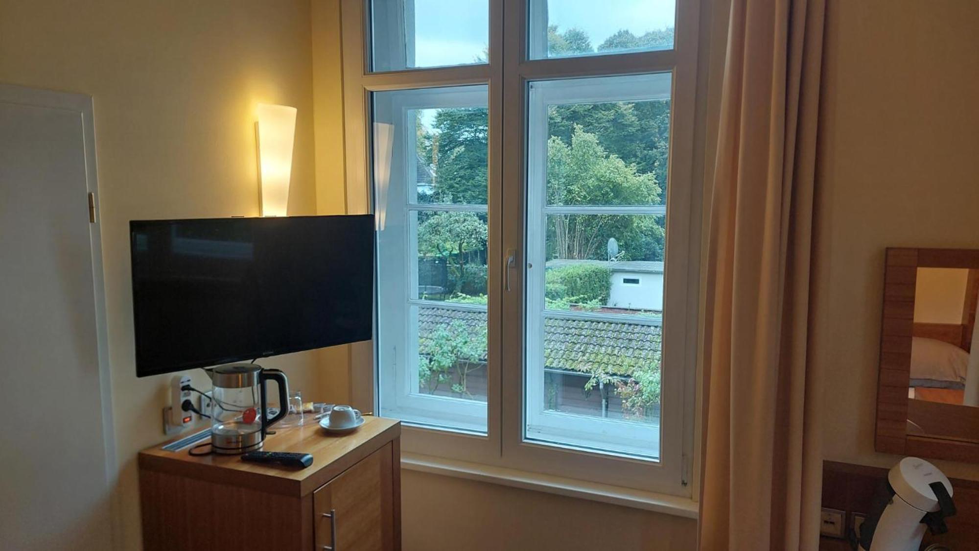 Villa, 25, Ez Apartment Leverkusen