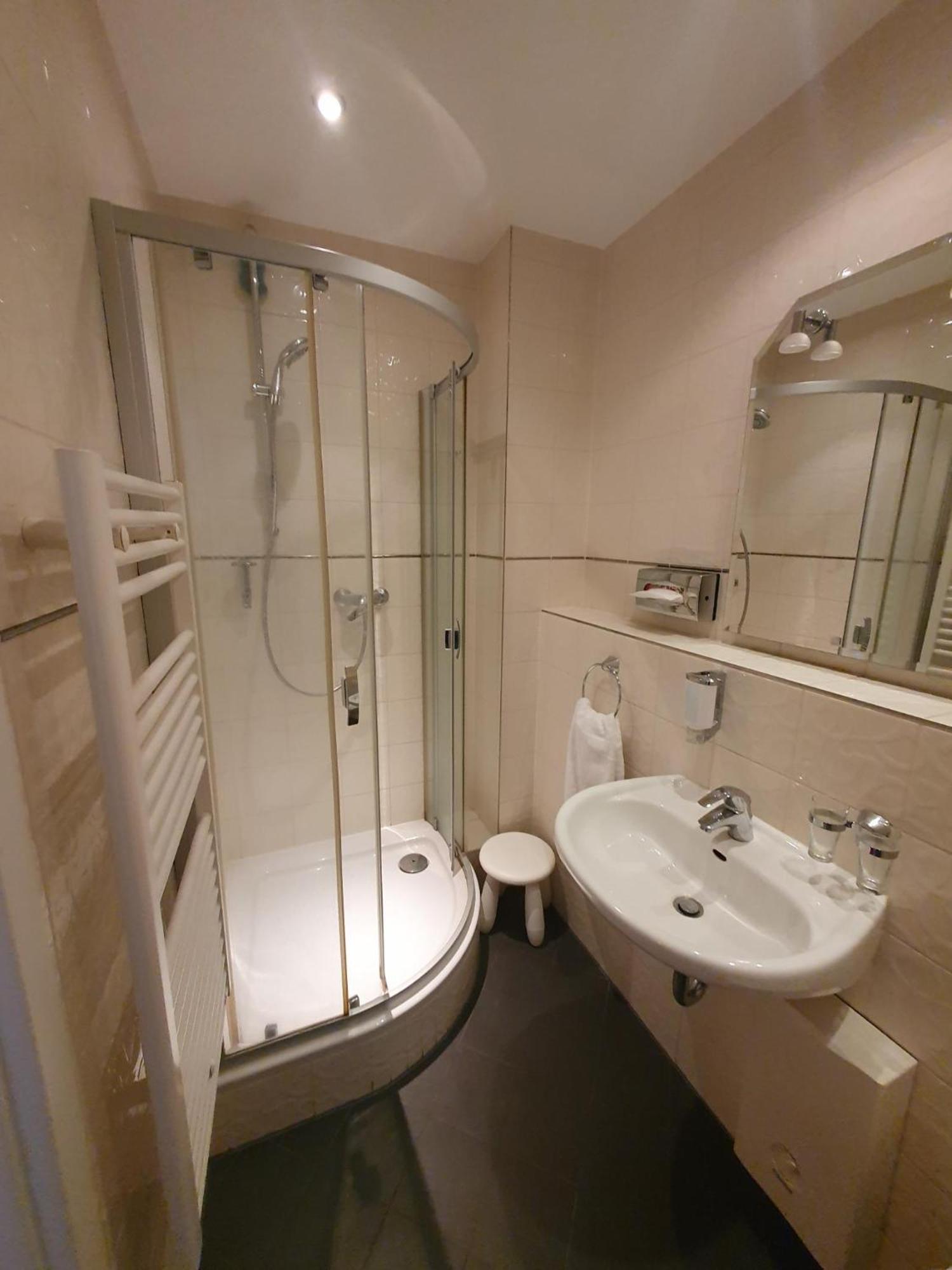 Villa, 25, Ez Apartment Leverkusen